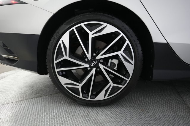 2025 Hyundai IONIQ 6 — photo 17 of 24