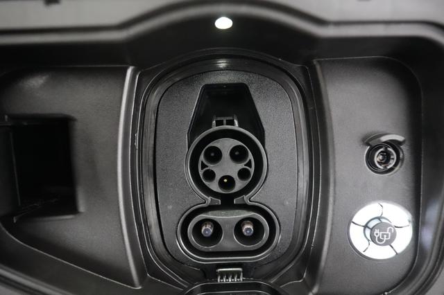 2022 Ford F-150 Lightning — photo 8 of 17