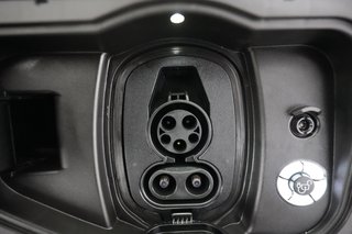 2022 Ford F-150 Lightning — photo 8 of 17