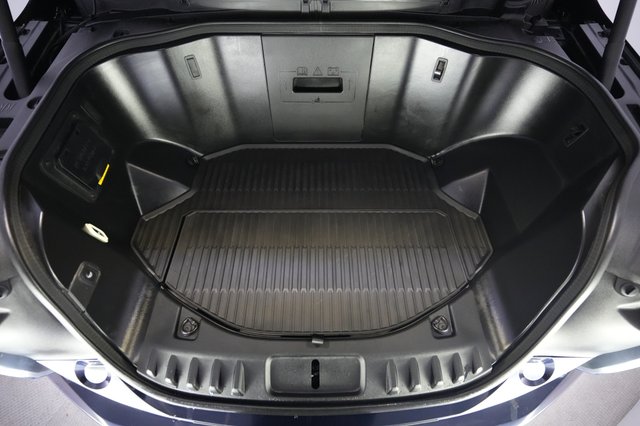 2022 Ford F-150 Lightning — photo 14 of 17