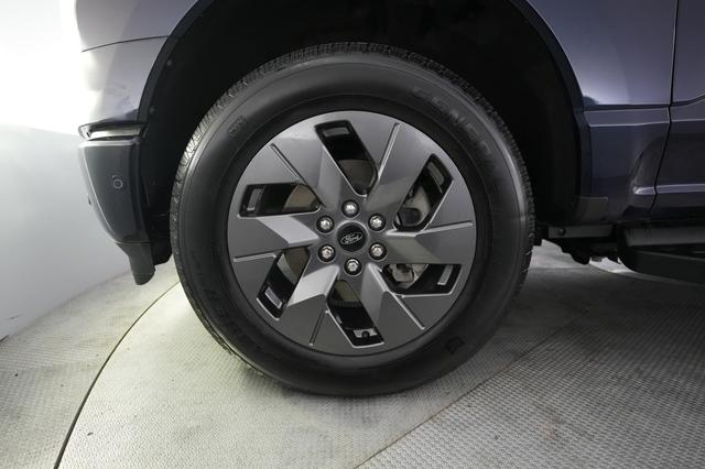 2022 Ford F-150 Lightning — photo 9 of 17