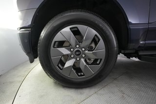 2022 Ford F-150 Lightning — photo 9 of 17