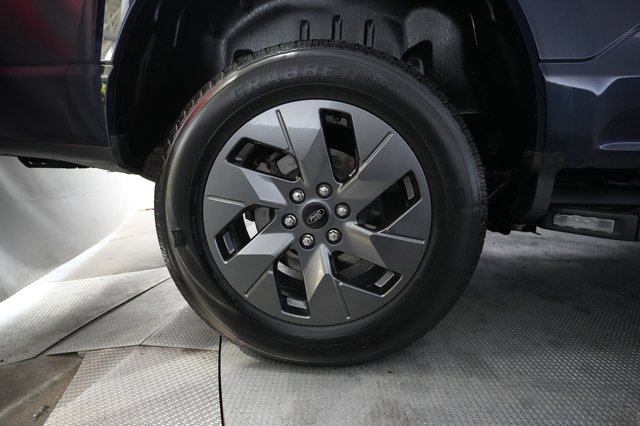 2022 Ford F-150 Lightning — photo 11 of 17