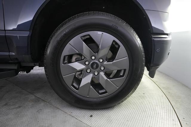 2022 Ford F-150 Lightning — photo 10 of 17