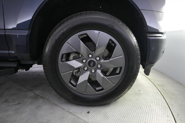 2022 Ford F-150 Lightning — photo 10 of 17