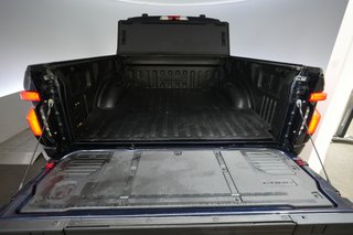 2022 Ford F-150 Lightning — photo 6 of 17
