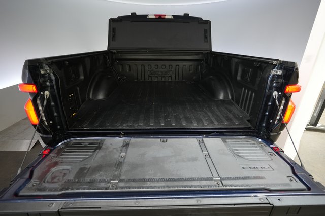 2022 Ford F-150 Lightning — photo 6 of 17