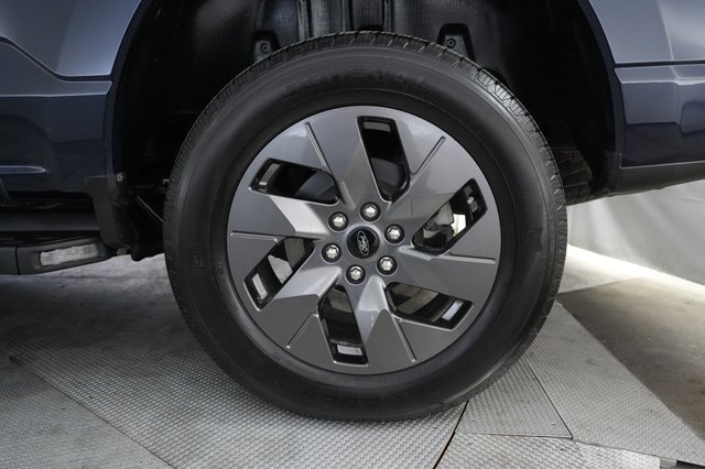 2022 Ford F-150 Lightning — photo 7 of 17