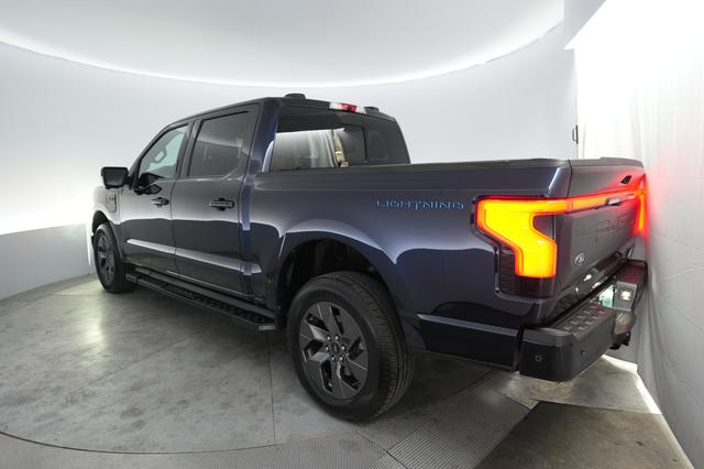 2022 Ford F-150 Lightning — photo 2 of 17