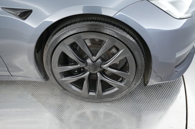 2022 Tesla Model S — photo 13 of 19
