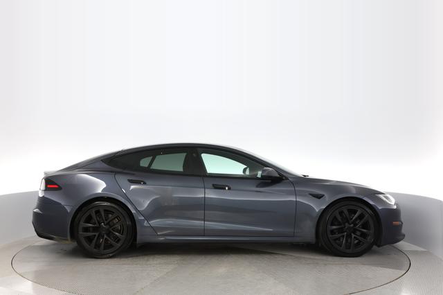 2022 Tesla Model S — photo 10 of 19