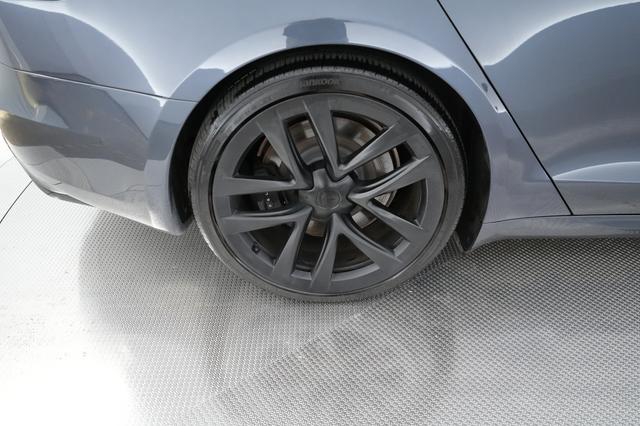 2022 Tesla Model S — photo 7 of 19