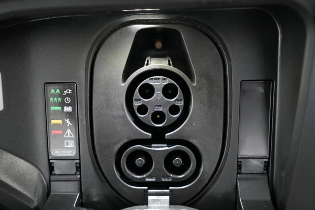 2022 Audi e-tron Sportback — photo 8 of 25