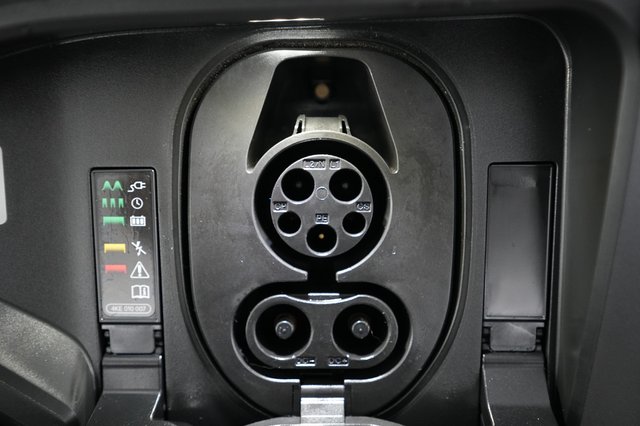 2022 Audi e-tron Sportback — photo 8 of 25