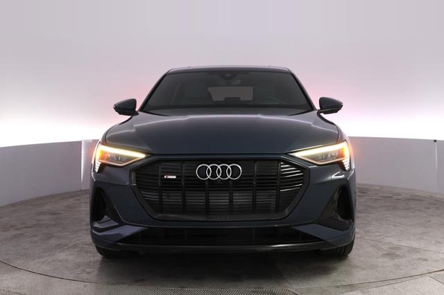 2022 Audi e-tron Sportback — photo 9 of 25