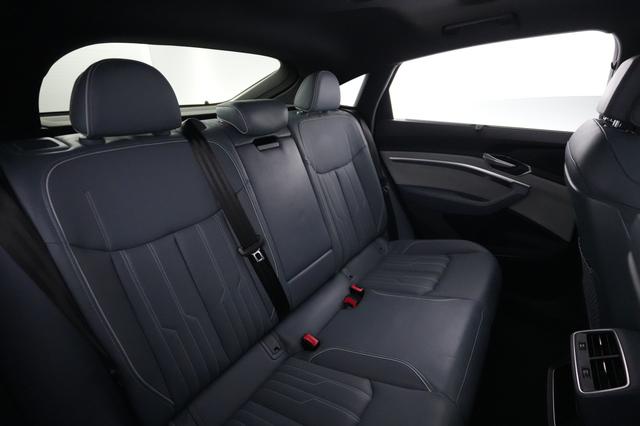 2022 Audi e-tron Sportback — photo 4 of 25