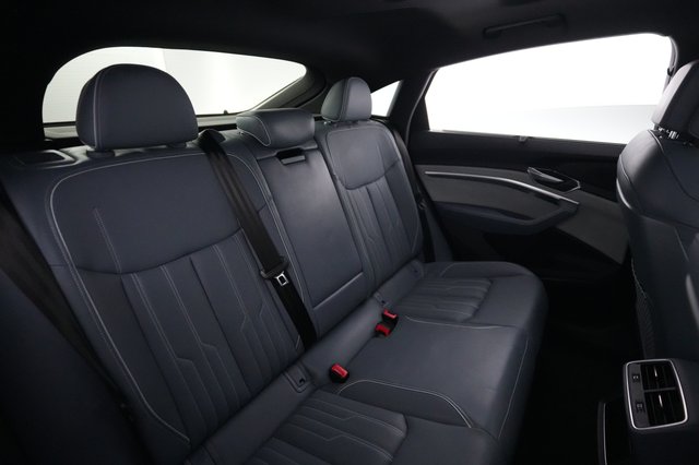2022 Audi e-tron Sportback — photo 4 of 25