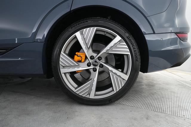 2022 Audi e-tron Sportback — photo 7 of 25