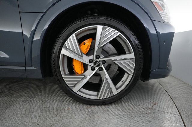 2022 Audi e-tron Sportback — photo 16 of 25