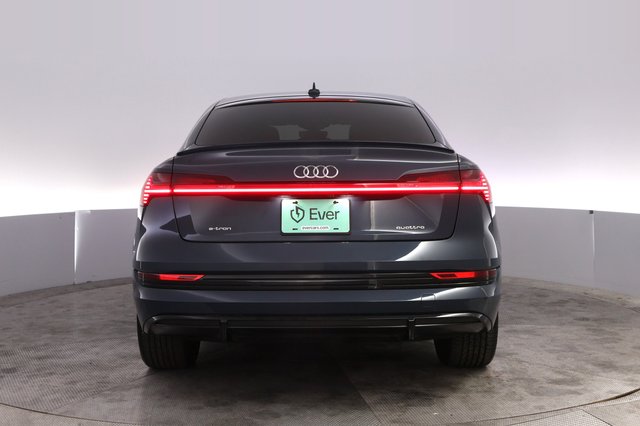 2022 Audi e-tron Sportback — photo 12 of 25