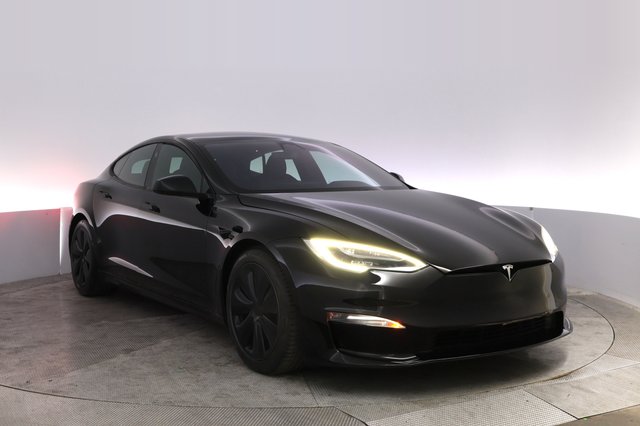 2022 Tesla Model S — photo 10 of 23