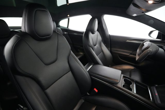 2022 Tesla Model S — photo 18 of 23