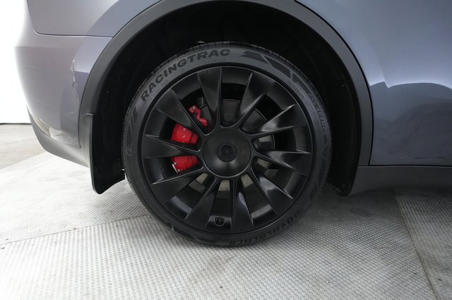 2022 Tesla Model Y — photo 17 of 23