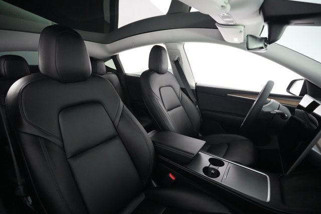 2022 Tesla Model Y — photo 18 of 23