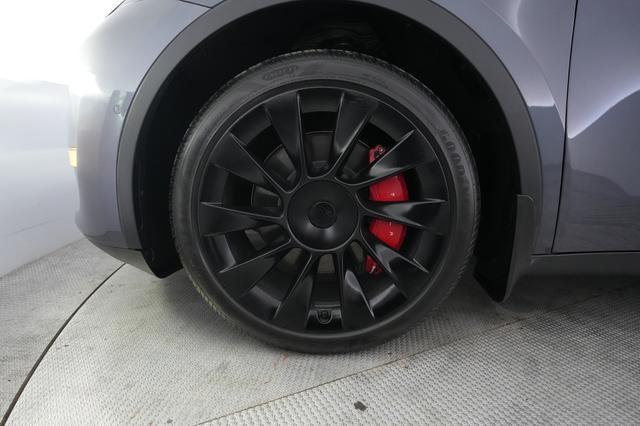 2022 Tesla Model Y — photo 7 of 23