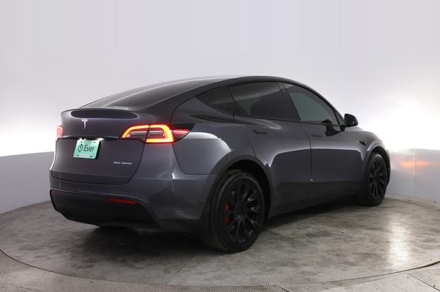 2022 Tesla Model Y — photo 2 of 23