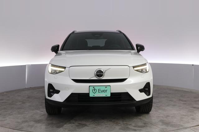 2023 Volvo XC40 Recharge — photo 9 of 23