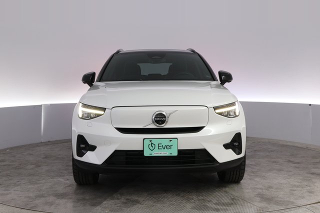 2023 Volvo XC40 Recharge — photo 9 of 23