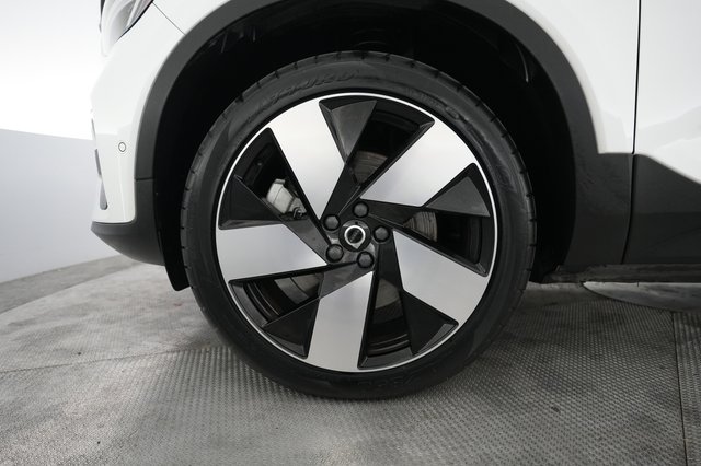 2023 Volvo XC40 Recharge — photo 14 of 23