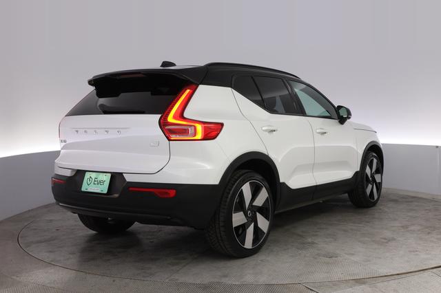 2023 Volvo XC40 Recharge — photo 2 of 23