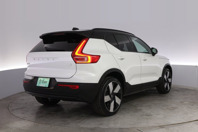 2023 Volvo XC40 Recharge — photo 2 of 23
