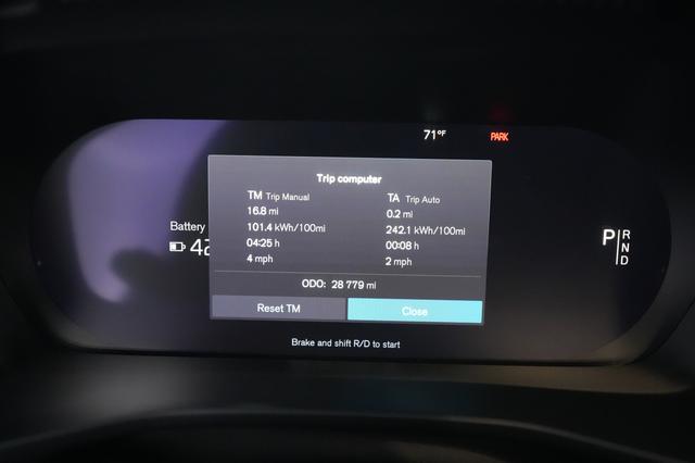 2023 Volvo XC40 Recharge — photo 5 of 23