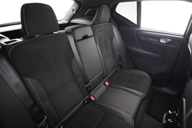 2023 Volvo XC40 Recharge — photo 4 of 23