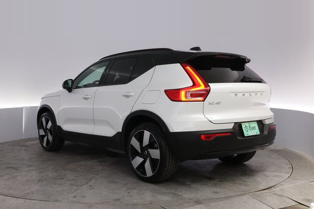 2023 Volvo XC40 Recharge — photo 8 of 23