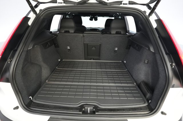 2023 Volvo XC40 Recharge — photo 6 of 23