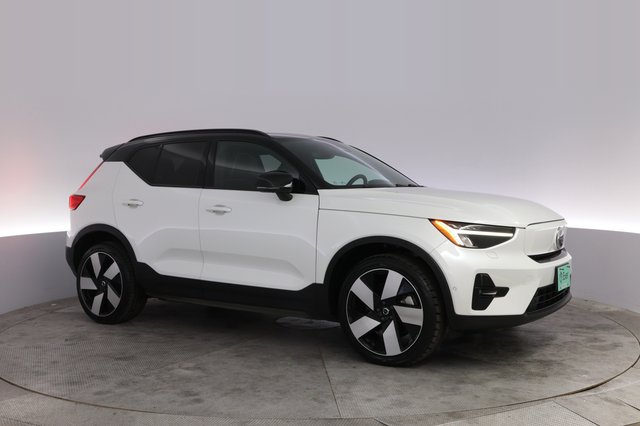 2023 Volvo XC40 Recharge — photo 11 of 23