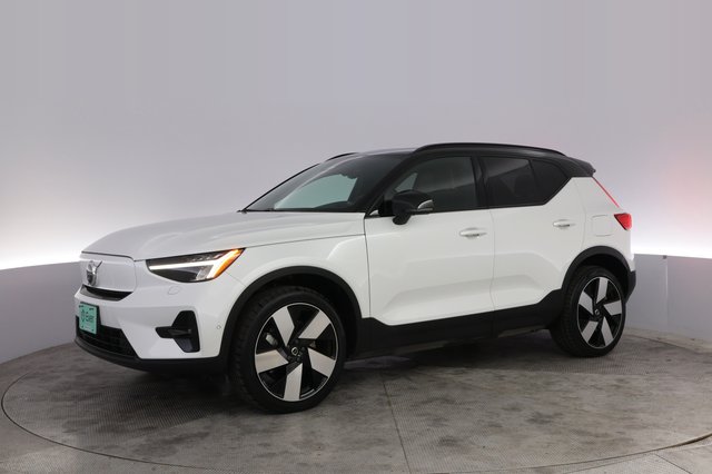 2023 Volvo XC40 Recharge — photo 13 of 23
