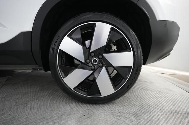 2023 Volvo XC40 Recharge — photo 7 of 23