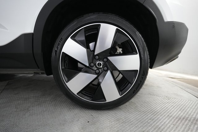 2023 Volvo XC40 Recharge — photo 7 of 23