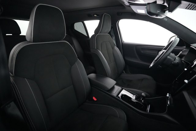2023 Volvo XC40 Recharge — photo 17 of 23