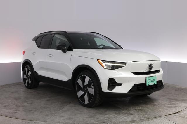 2023 Volvo XC40 Recharge — photo 10 of 23