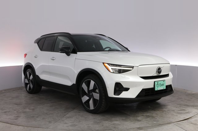 2023 Volvo XC40 Recharge — photo 10 of 23