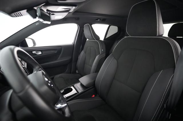2023 Volvo XC40 Recharge — photo 3 of 23