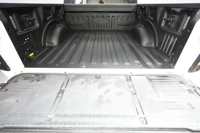 2023 Ford F-150 Lightning — photo 6 of 16