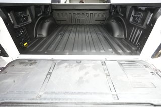 2023 Ford F-150 Lightning — photo 6 of 16
