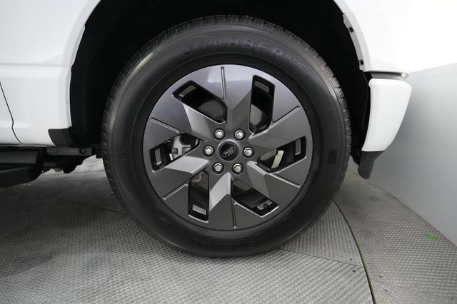 2023 Ford F-150 Lightning — photo 10 of 16